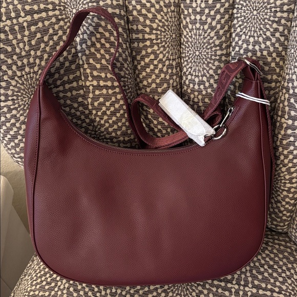 BAGGU Medium Recycled Leather Crescent Shoulder Bag Mahogany Burgundy NWT - Picture 7 of 14